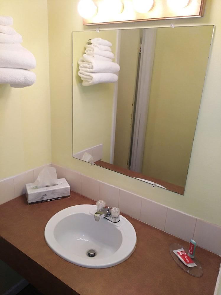 Econo Lodge Hornell Екстериор снимка