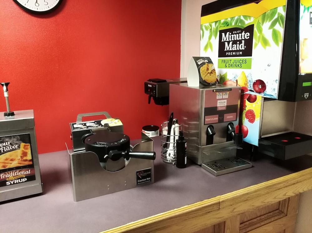 Econo Lodge Hornell Екстериор снимка