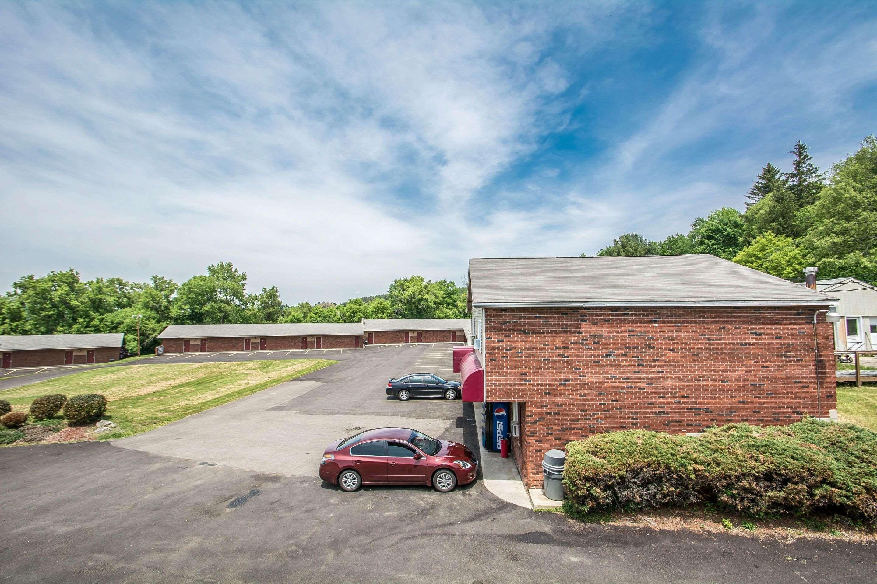 Econo Lodge Hornell Екстериор снимка