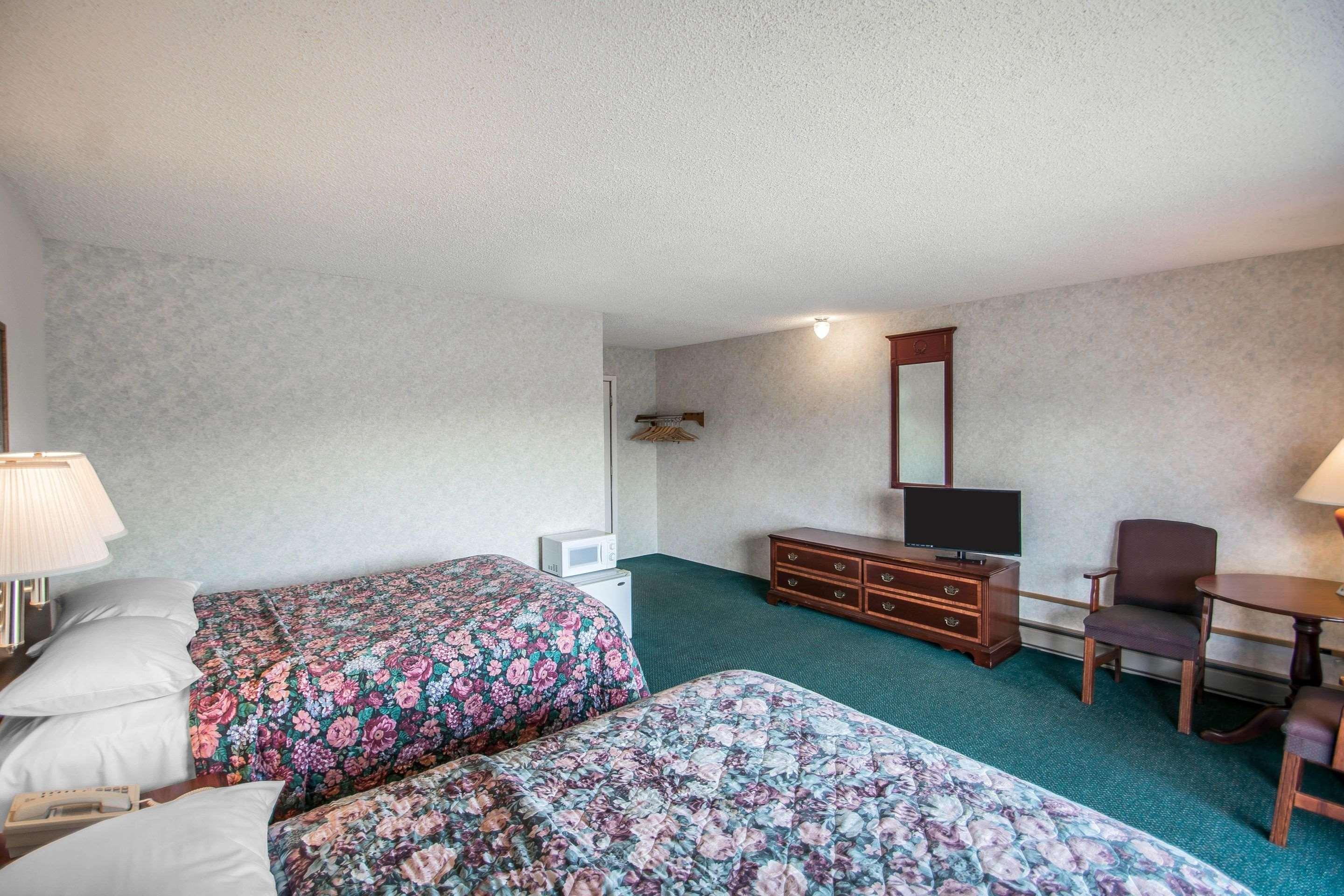 Econo Lodge Hornell Екстериор снимка