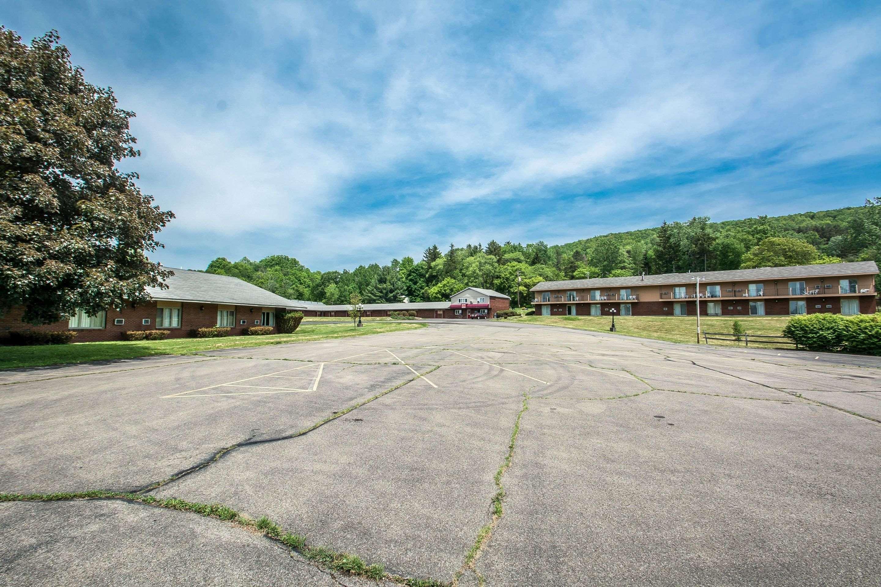 Econo Lodge Hornell Екстериор снимка